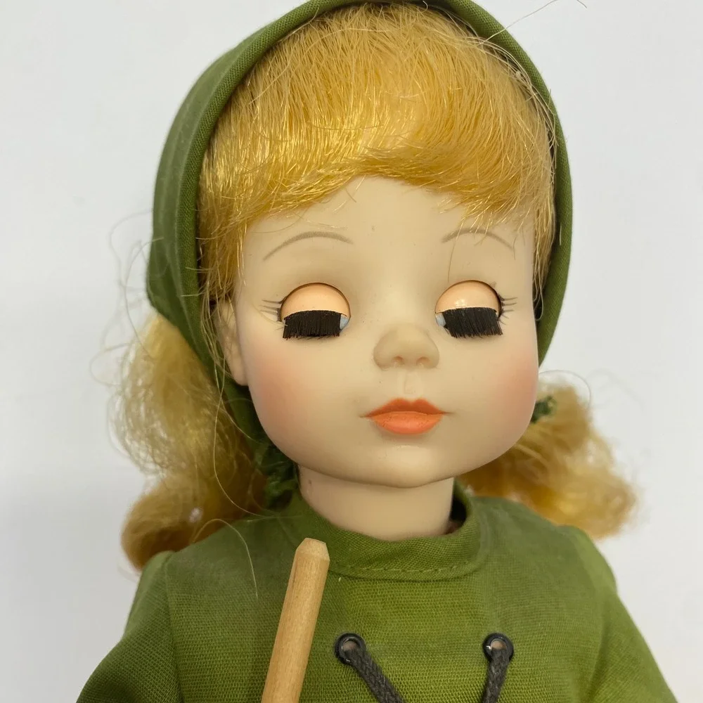 Madame Alexander Poor Cinderella Doll Excellent Vintage Broom Sleepy Eyes